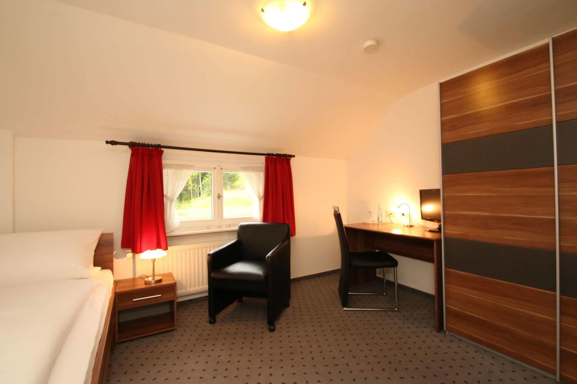 Hotel Landgasthof Adler Altenrond Exteriör bild