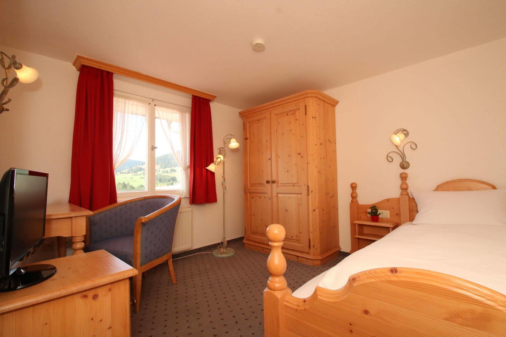 Hotel Landgasthof Adler Altenrond Exteriör bild